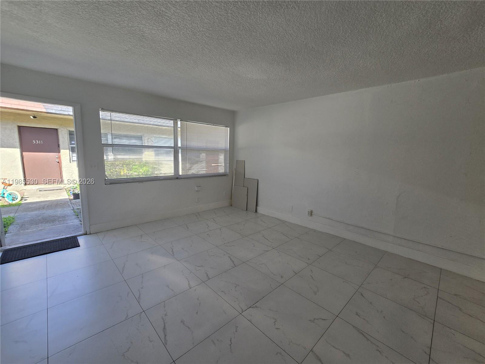 INVERNESS VILLAGE FOUR CO - Residential Lease