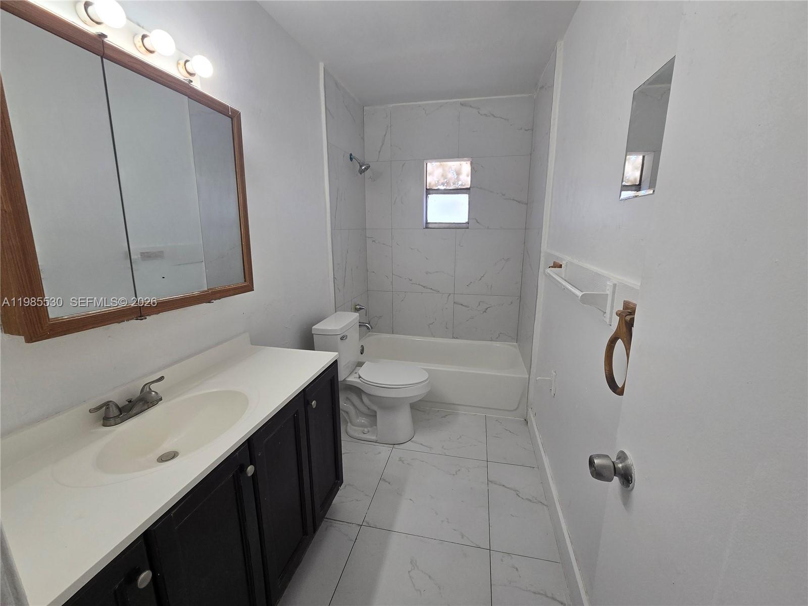 INVERNESS VILLAGE FOUR CO - Residential Lease