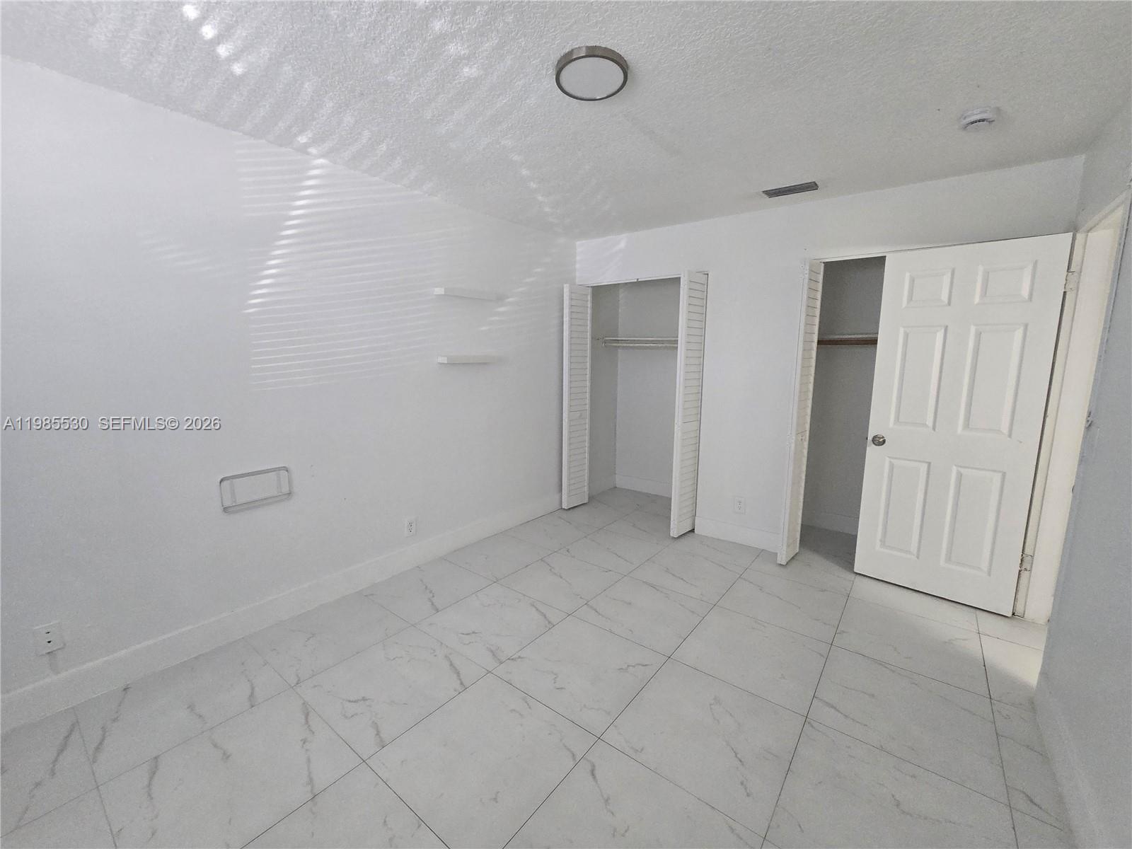 INVERNESS VILLAGE FOUR CO - Residential Lease