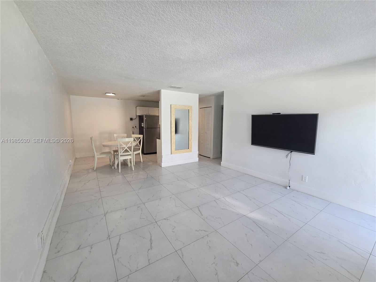 INVERNESS VILLAGE FOUR CO - Residential Lease