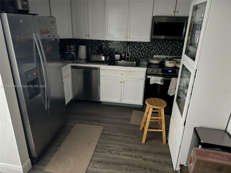 Update 1BR 1.5 Bath condo in the heart of Plantation, FL.