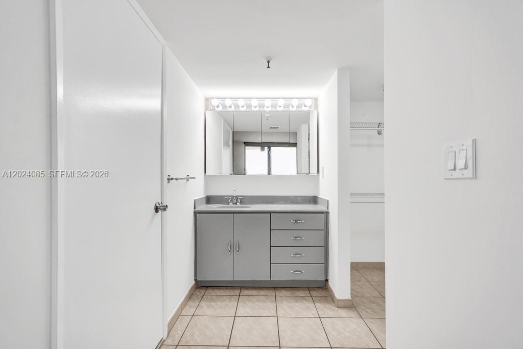 THE GEORGIAN CONDO - Residential Lease