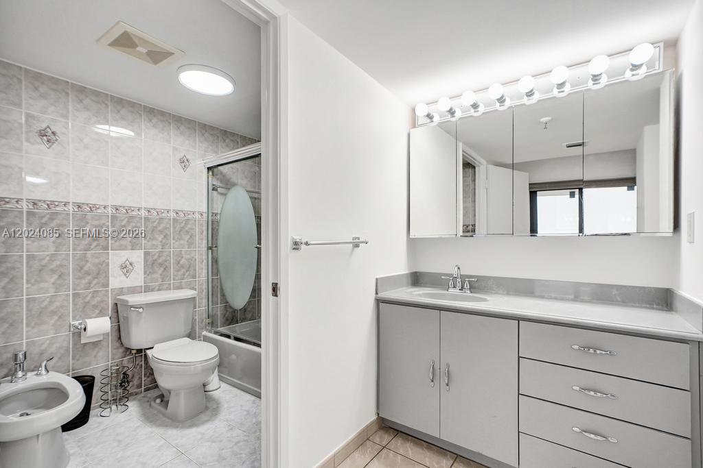 THE GEORGIAN CONDO - Residential Lease