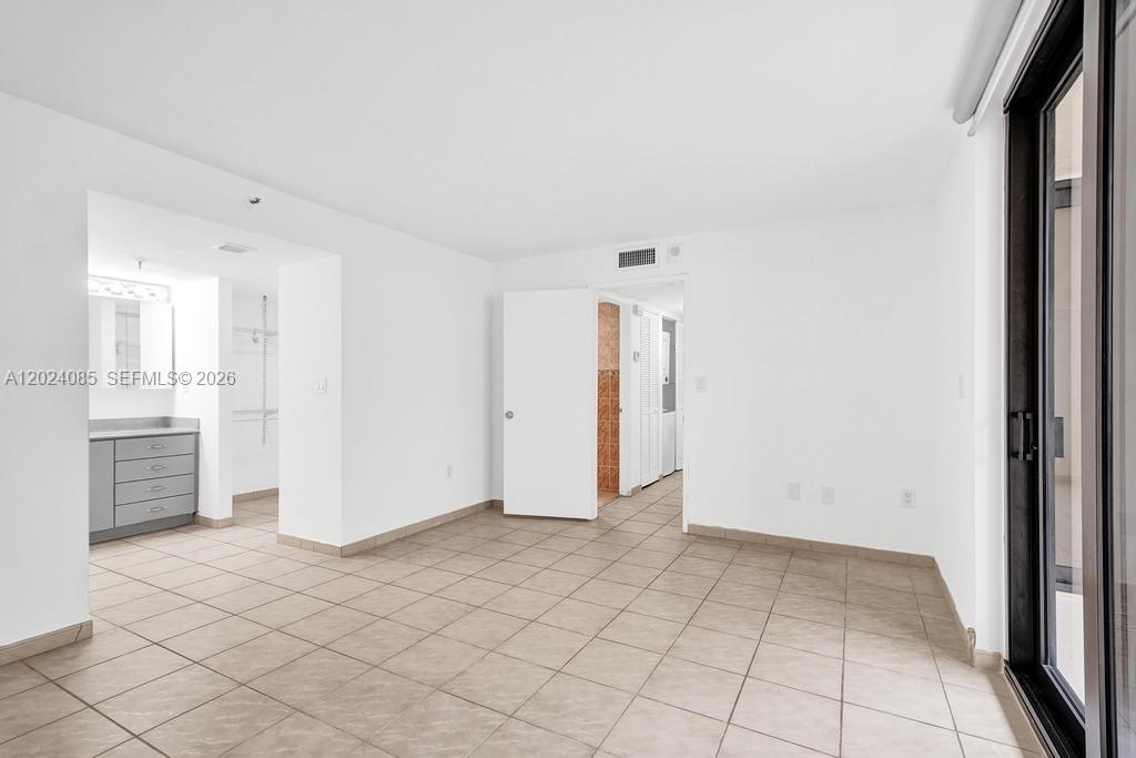 THE GEORGIAN CONDO - Residential Lease