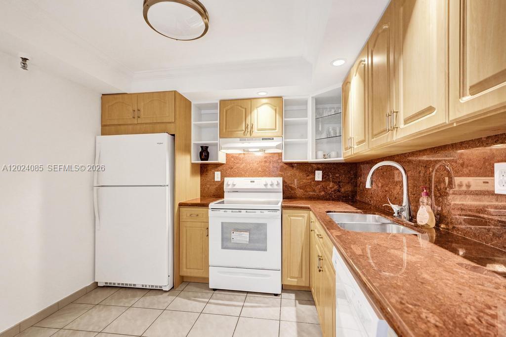 THE GEORGIAN CONDO - Residential Lease