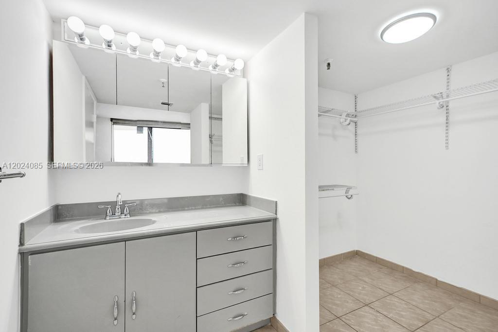 THE GEORGIAN CONDO - Residential Lease