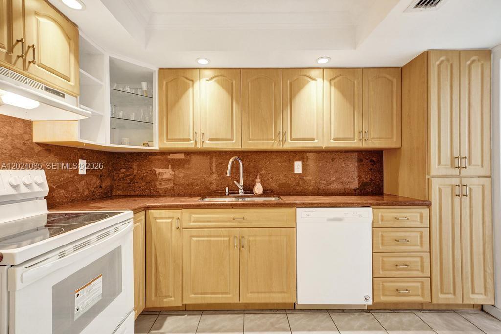 THE GEORGIAN CONDO - Residential Lease