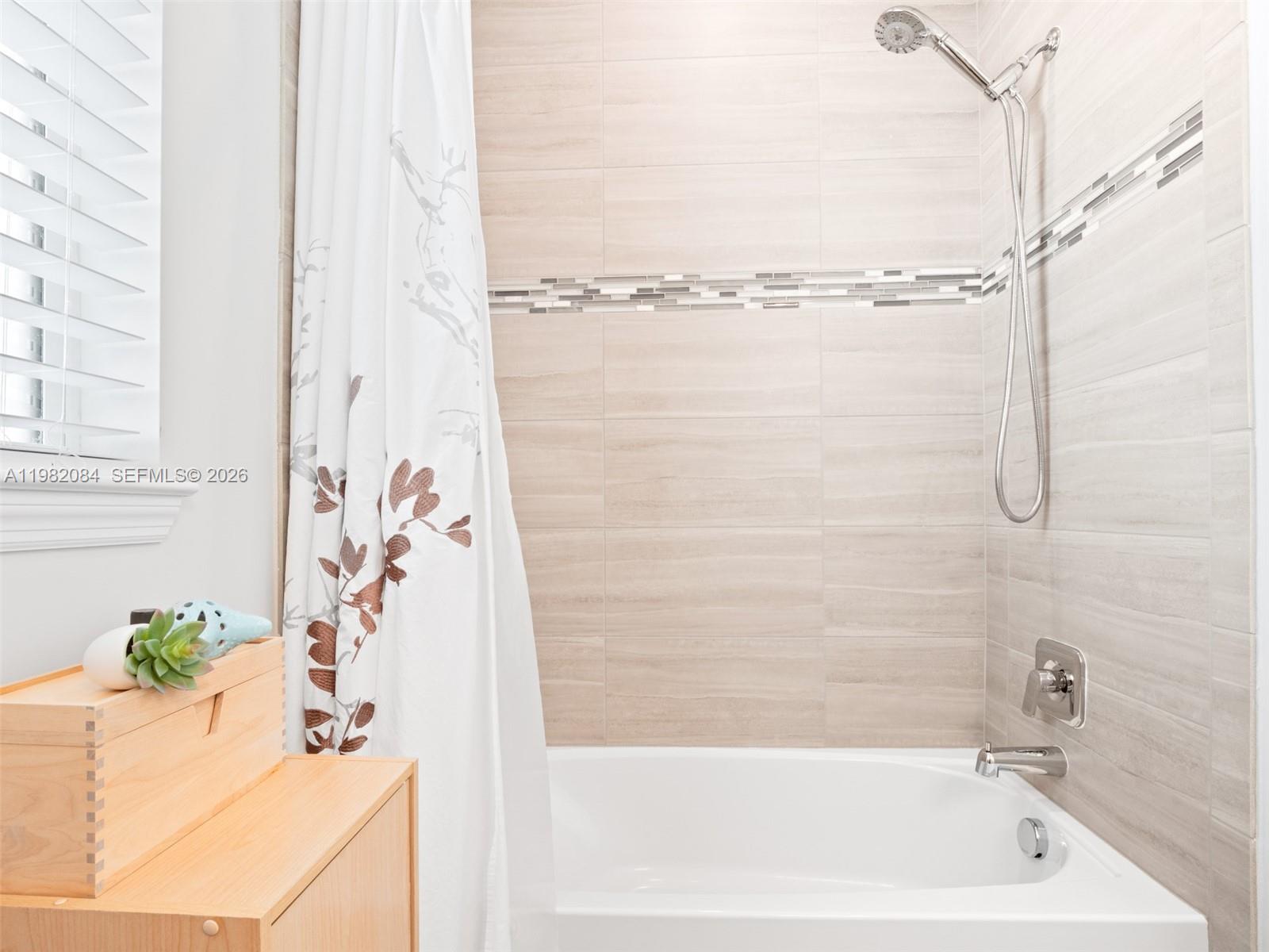 HILLCREST COUNTRY CLUB SO - Residential