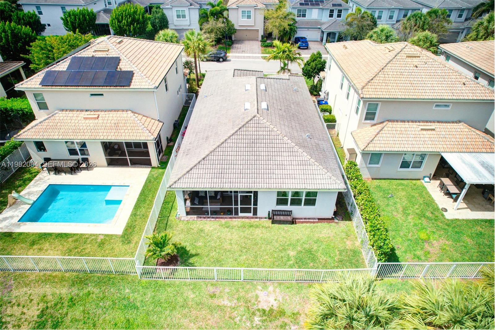 HILLCREST COUNTRY CLUB SO - Residential