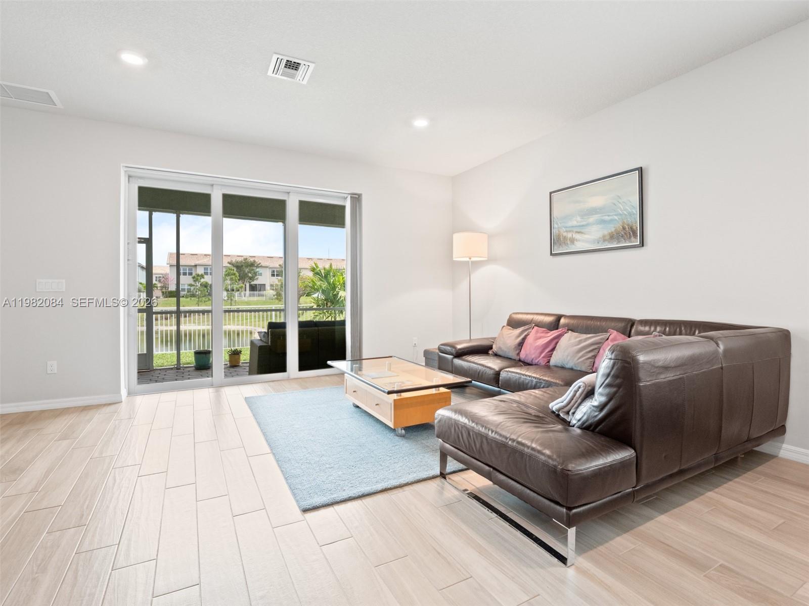 HILLCREST COUNTRY CLUB SO - Residential