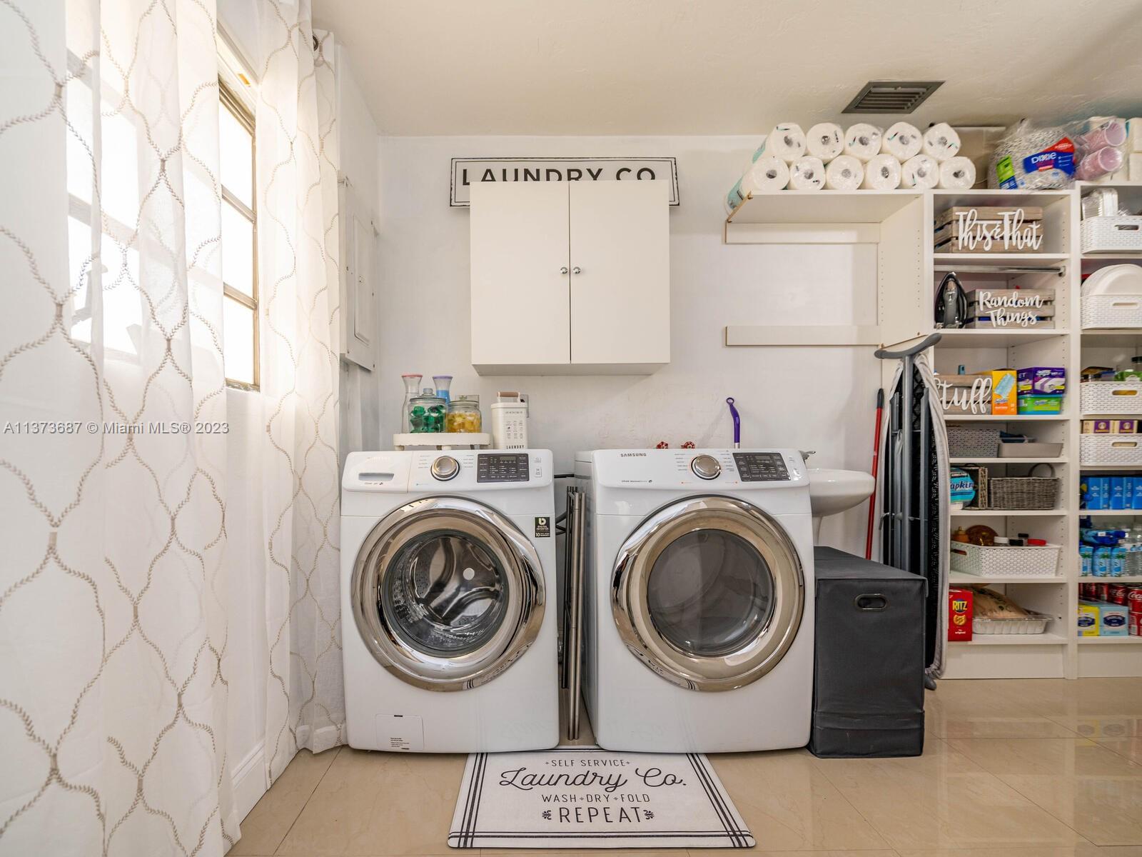 PEMBROKE LAKES SEC 6 - Residential