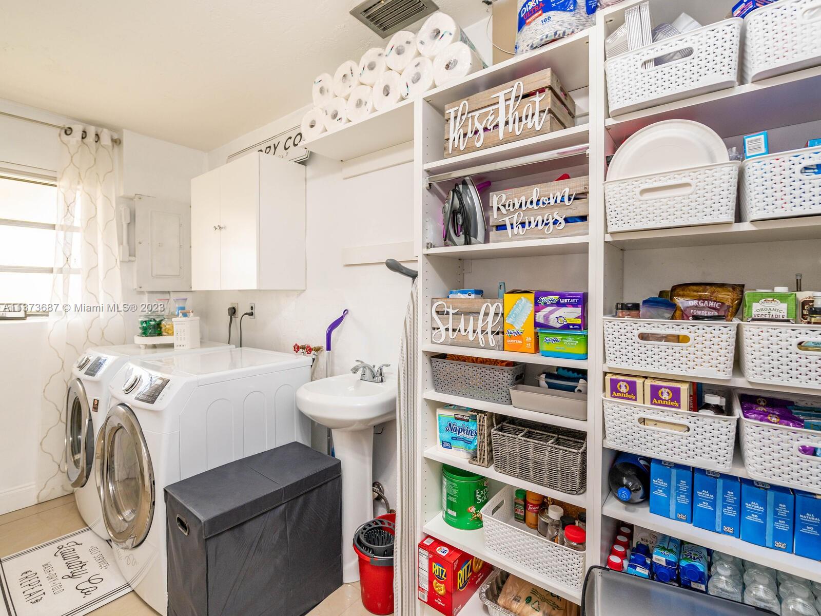 PEMBROKE LAKES SEC 6 - Residential