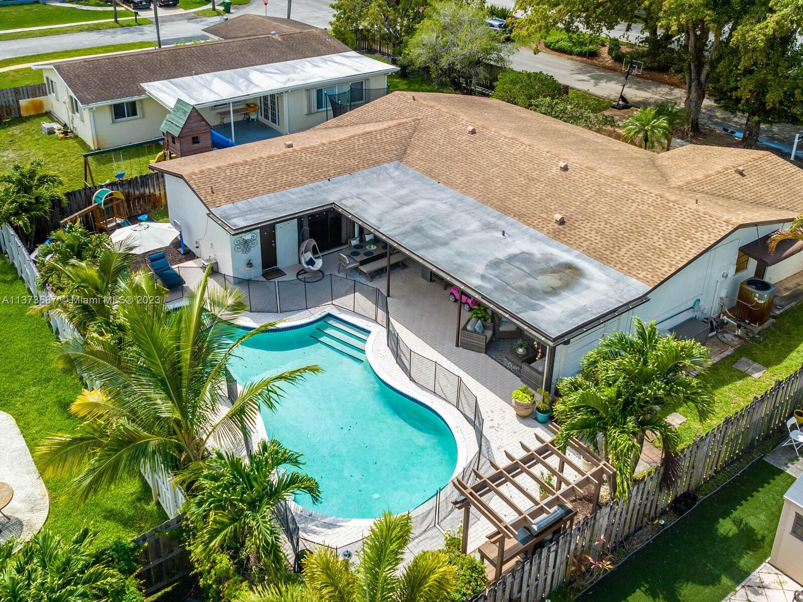 PEMBROKE LAKES SEC 6 - Residential