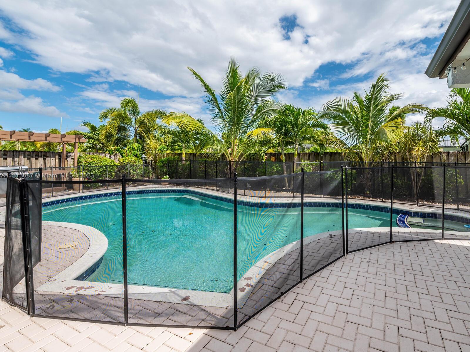 PEMBROKE LAKES SEC 6 - Residential