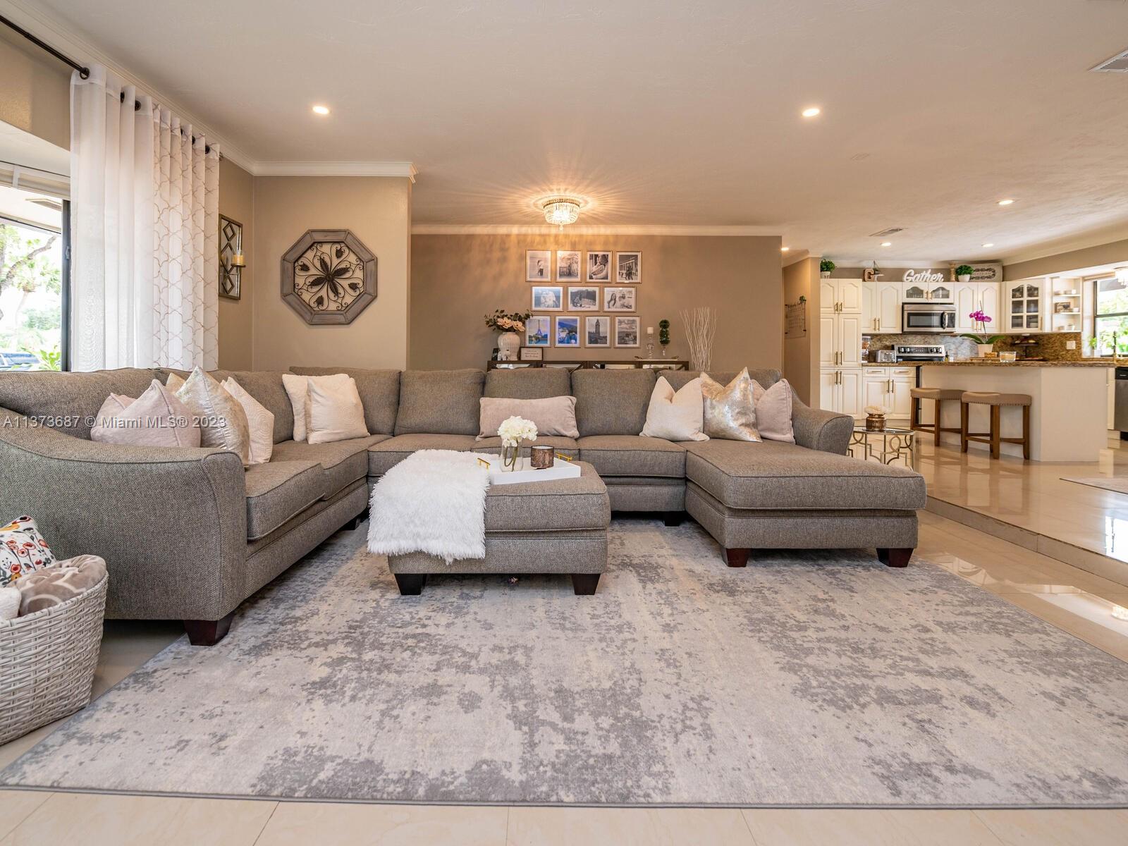 PEMBROKE LAKES SEC 6 - Residential