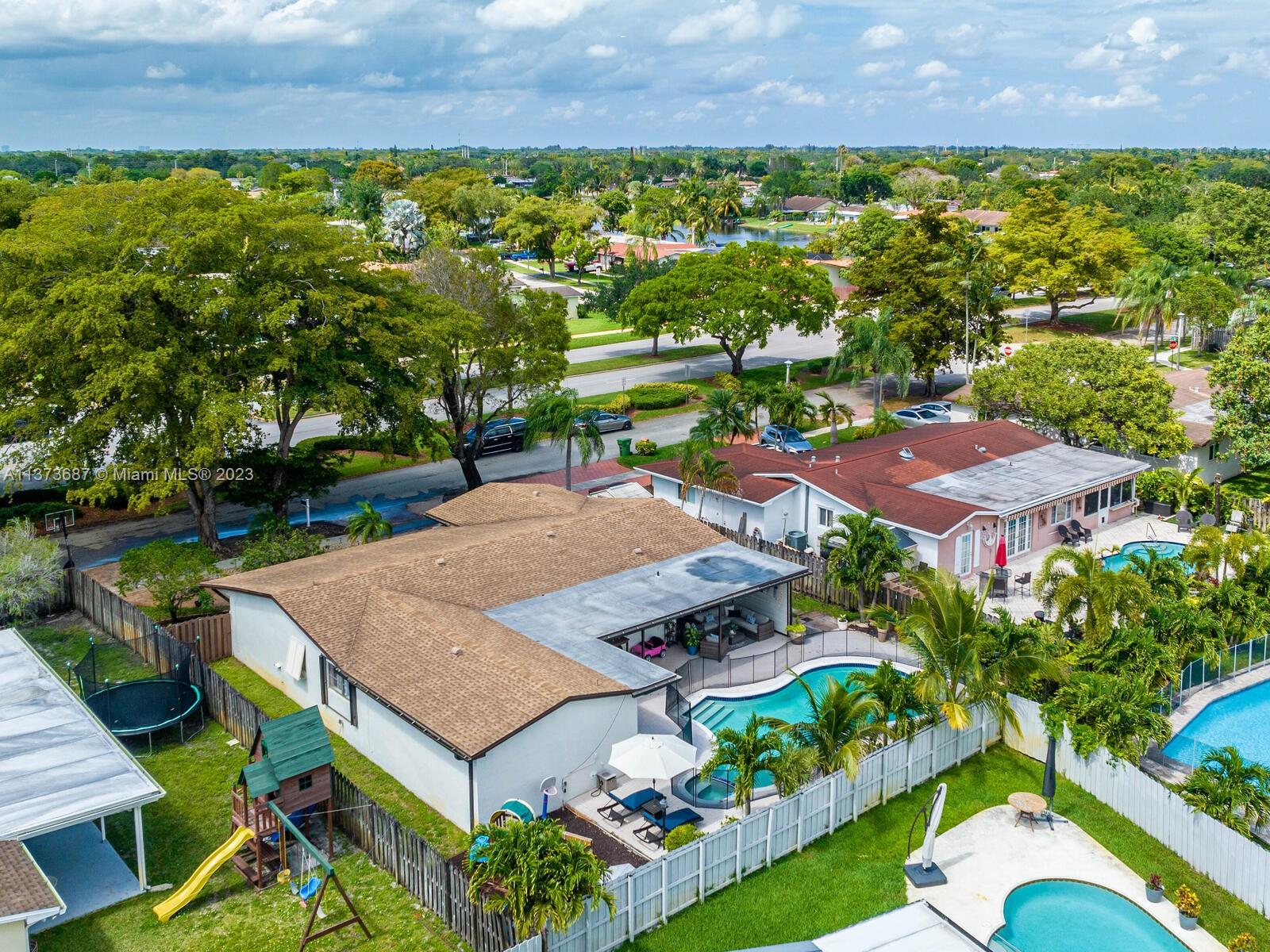 PEMBROKE LAKES SEC 6 - Residential