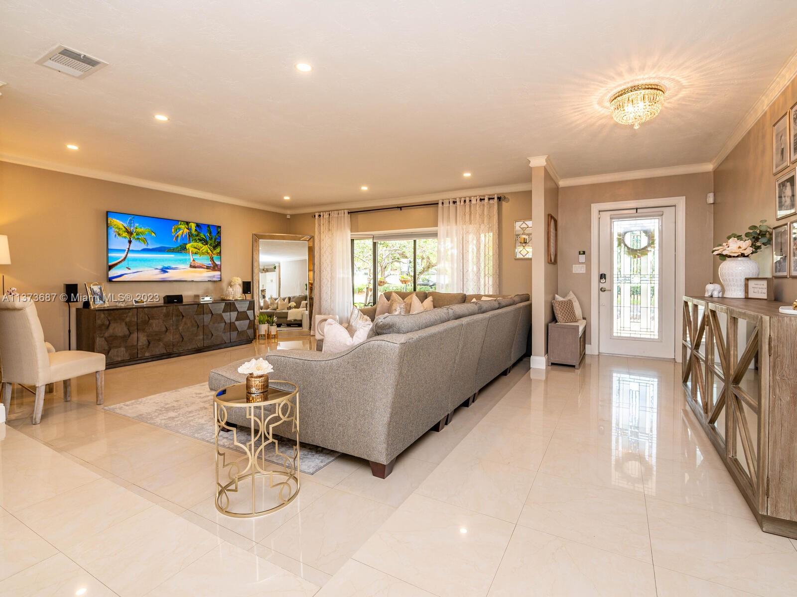 PEMBROKE LAKES SEC 6 - Residential