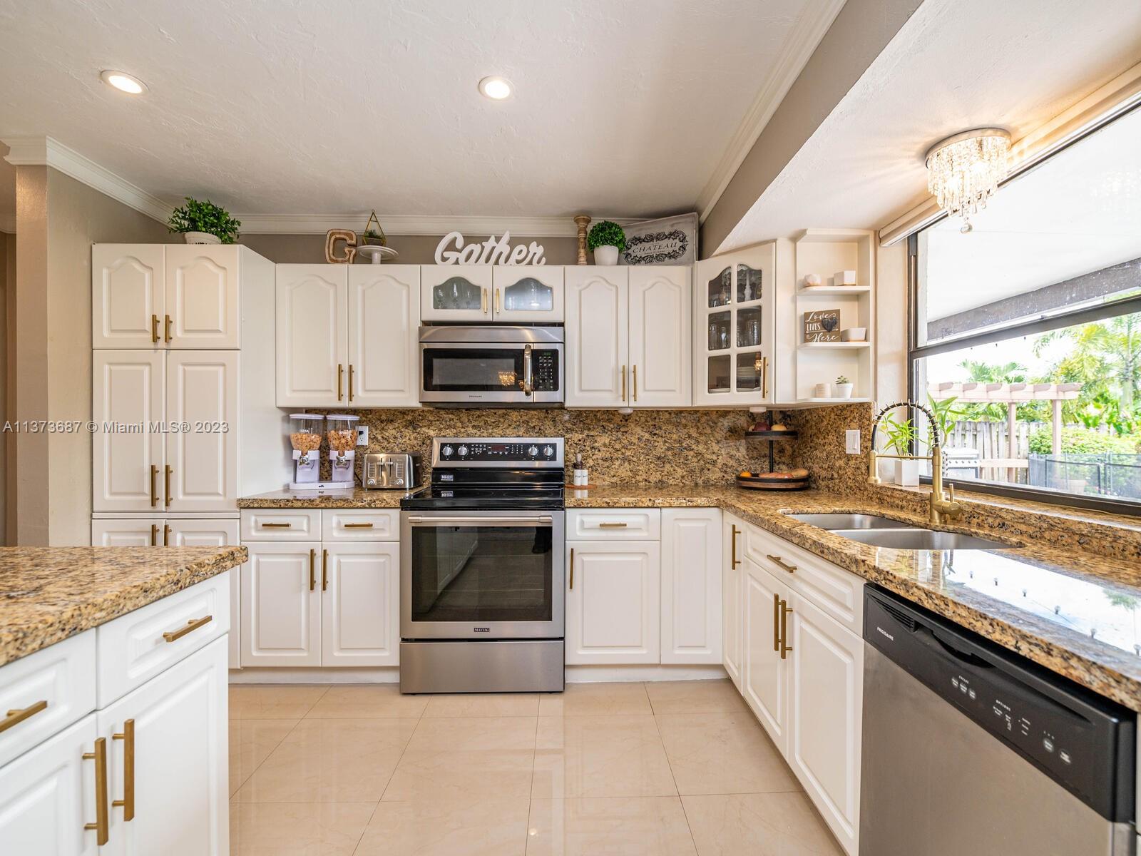 PEMBROKE LAKES SEC 6 - Residential