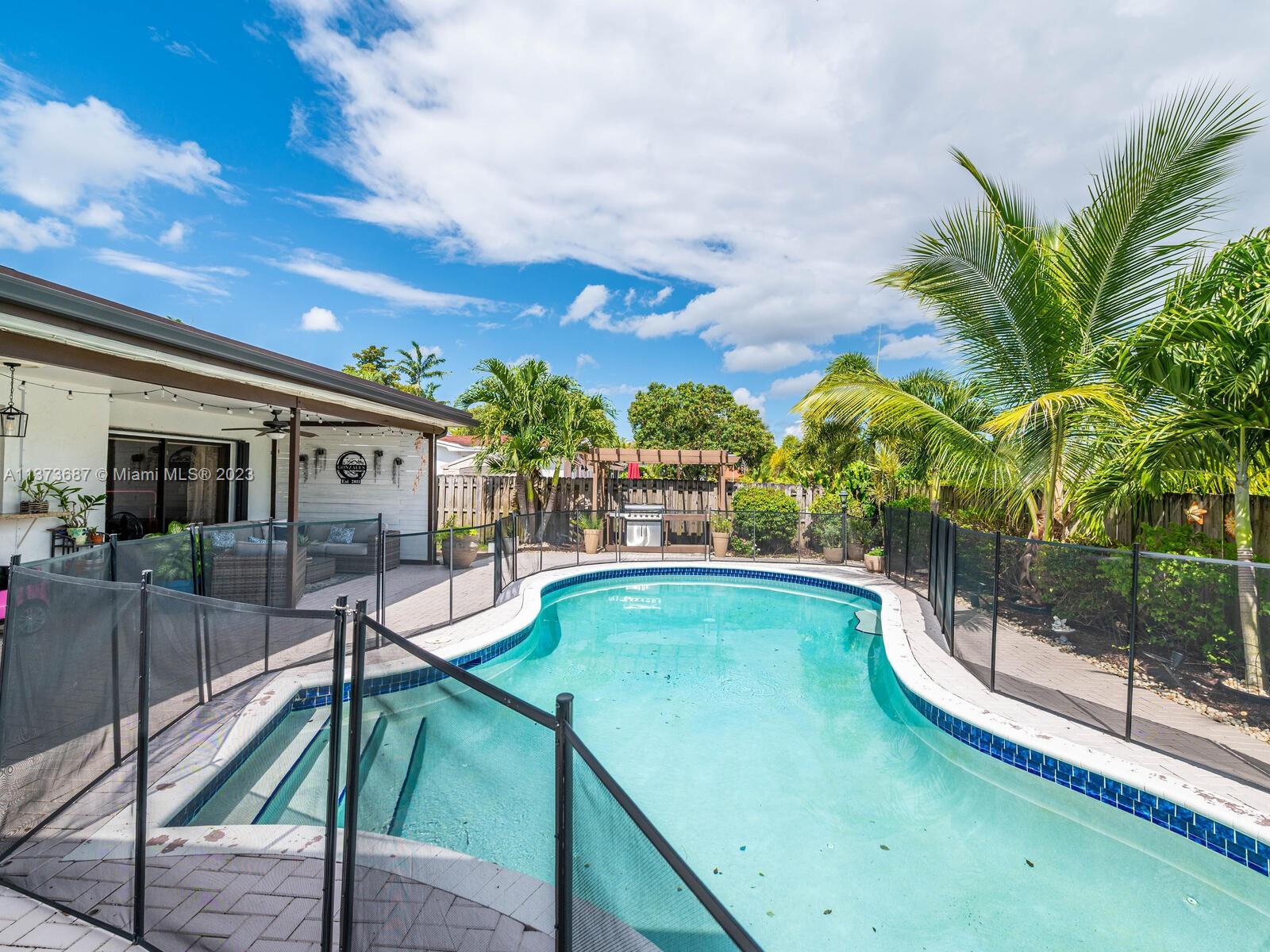 PEMBROKE LAKES SEC 6 - Residential