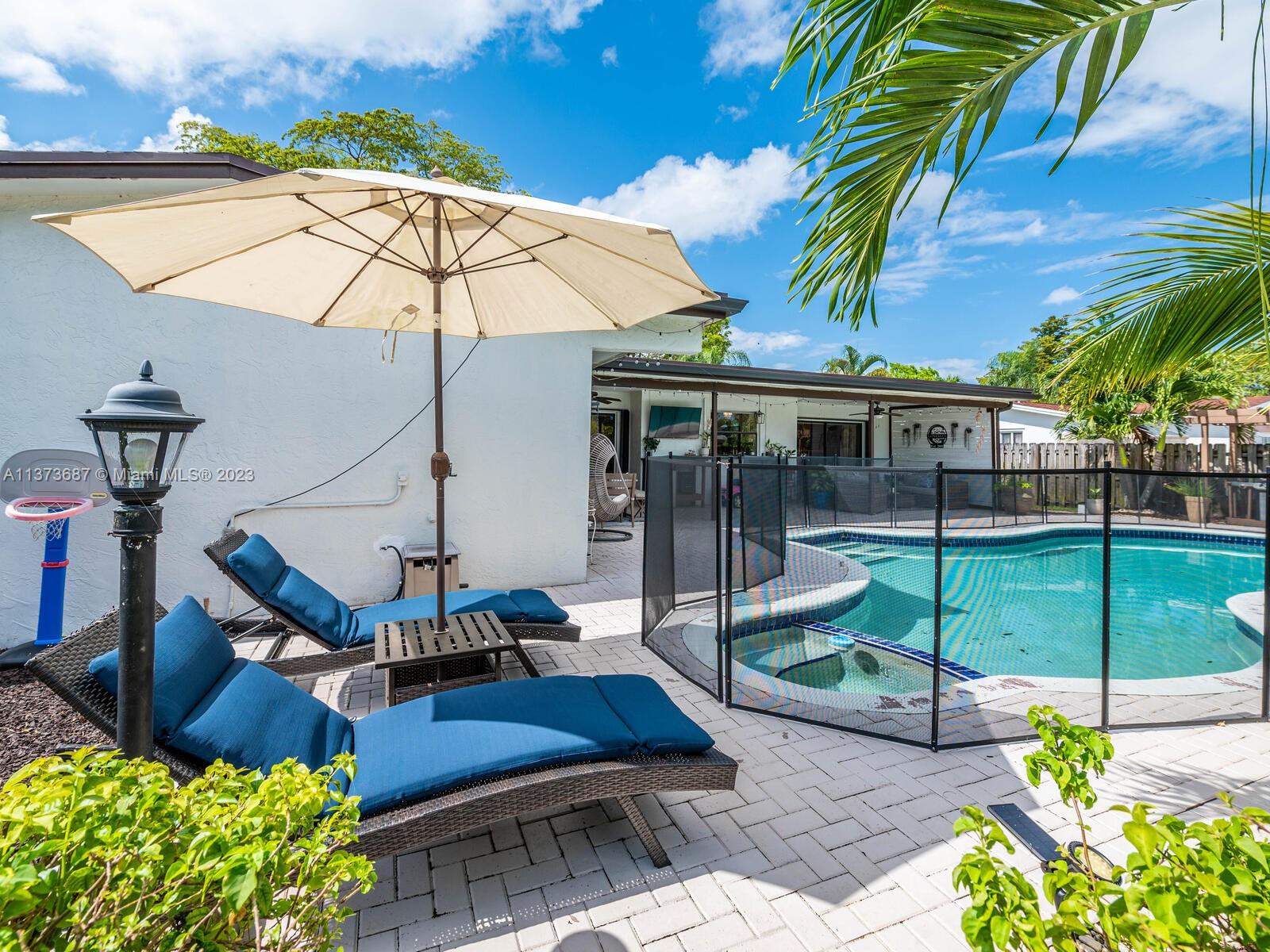 PEMBROKE LAKES SEC 6 - Residential