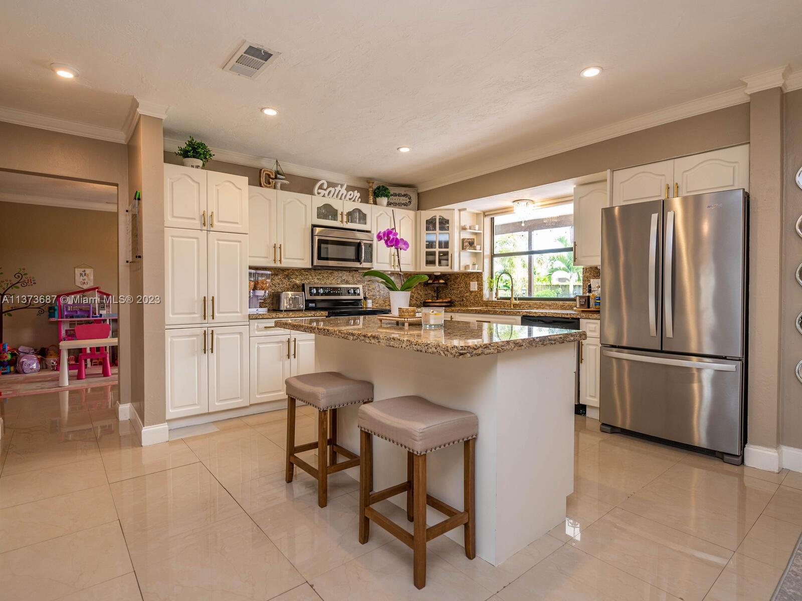 PEMBROKE LAKES SEC 6 - Residential