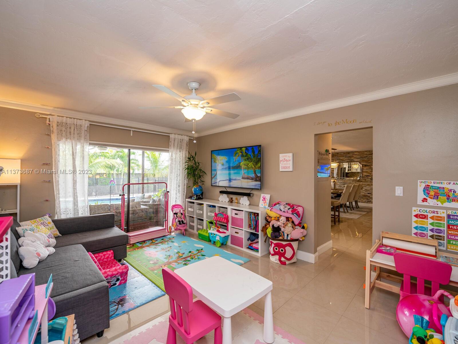 PEMBROKE LAKES SEC 6 - Residential