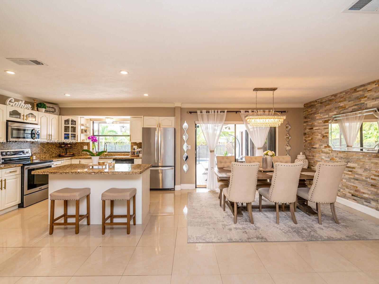 PEMBROKE LAKES SEC 6 - Residential