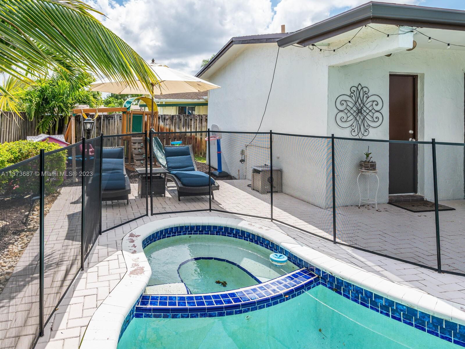 PEMBROKE LAKES SEC 6 - Residential