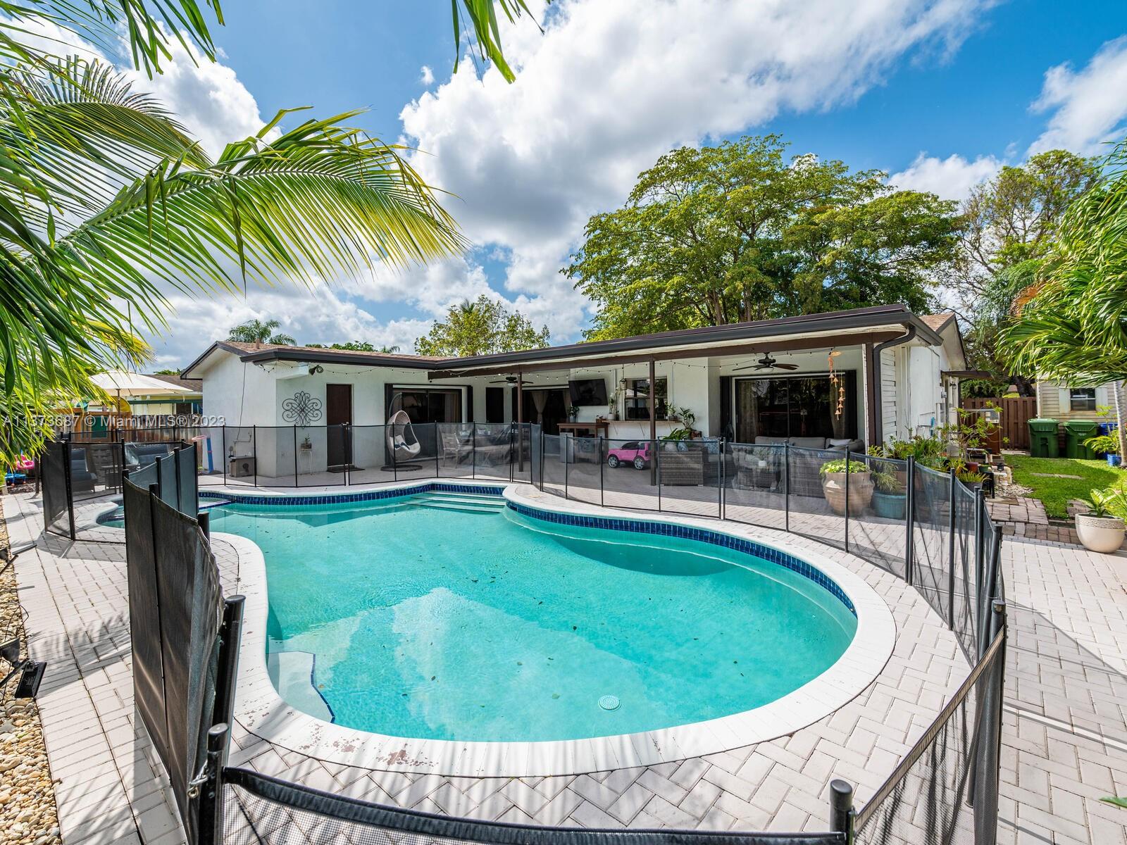 PEMBROKE LAKES SEC 6 - Residential