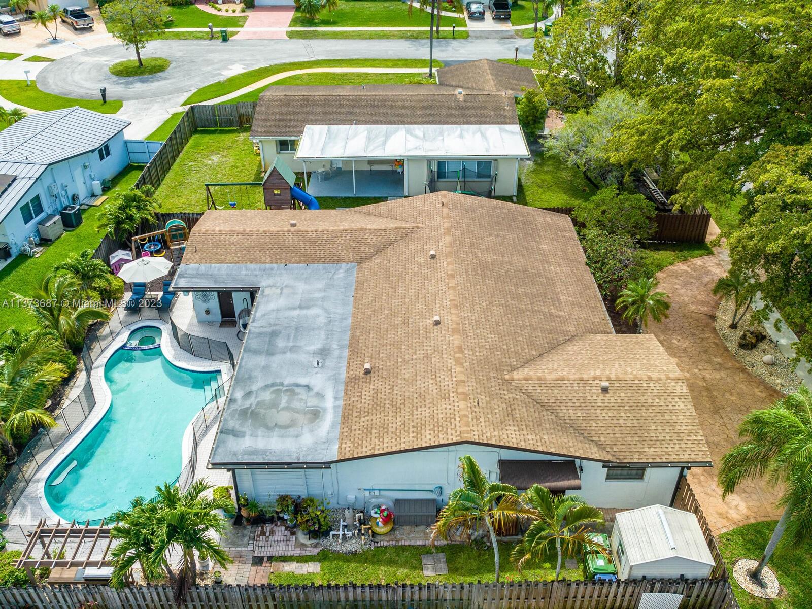 PEMBROKE LAKES SEC 6 - Residential