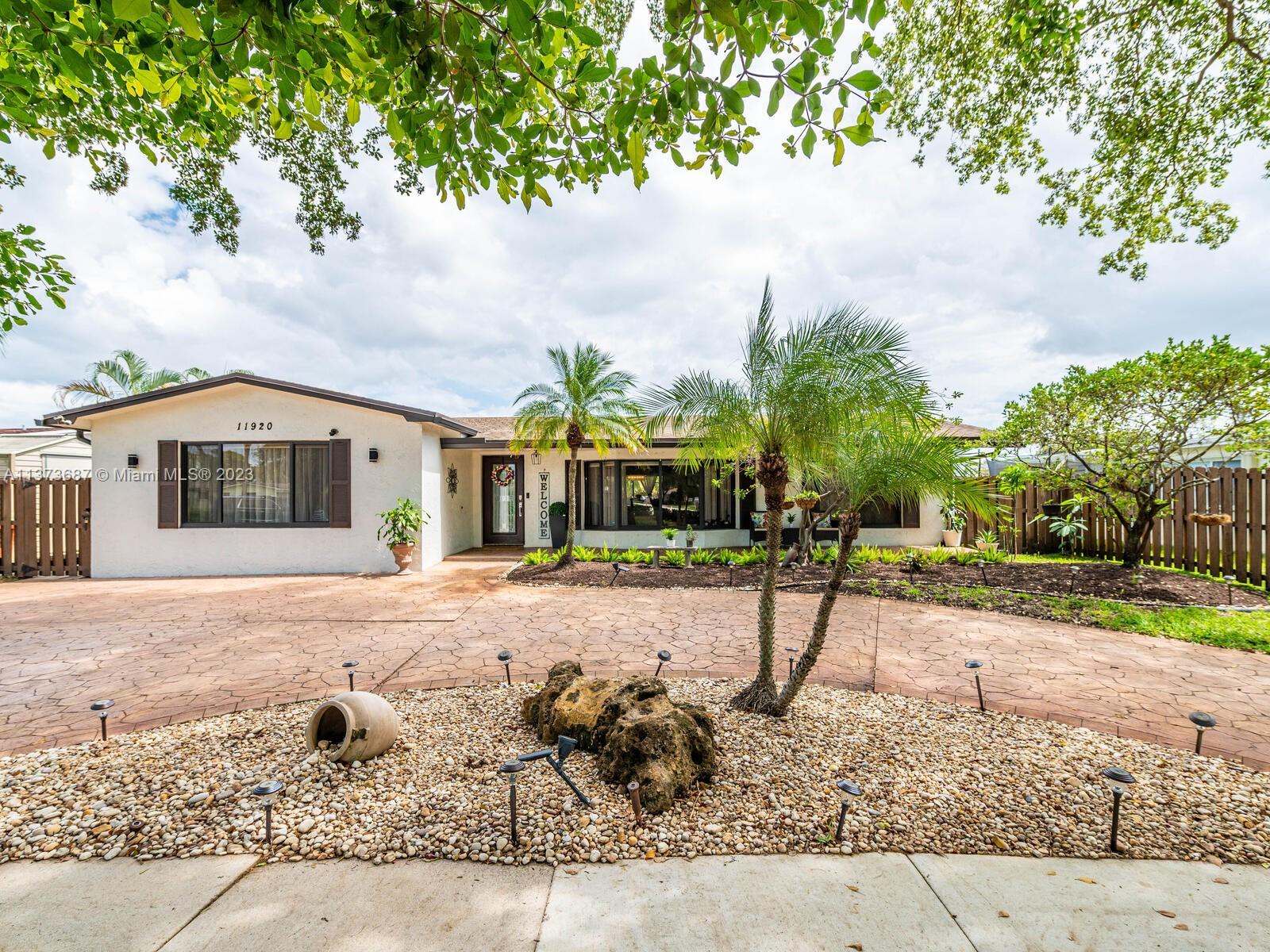 PEMBROKE LAKES SEC 6 - Residential