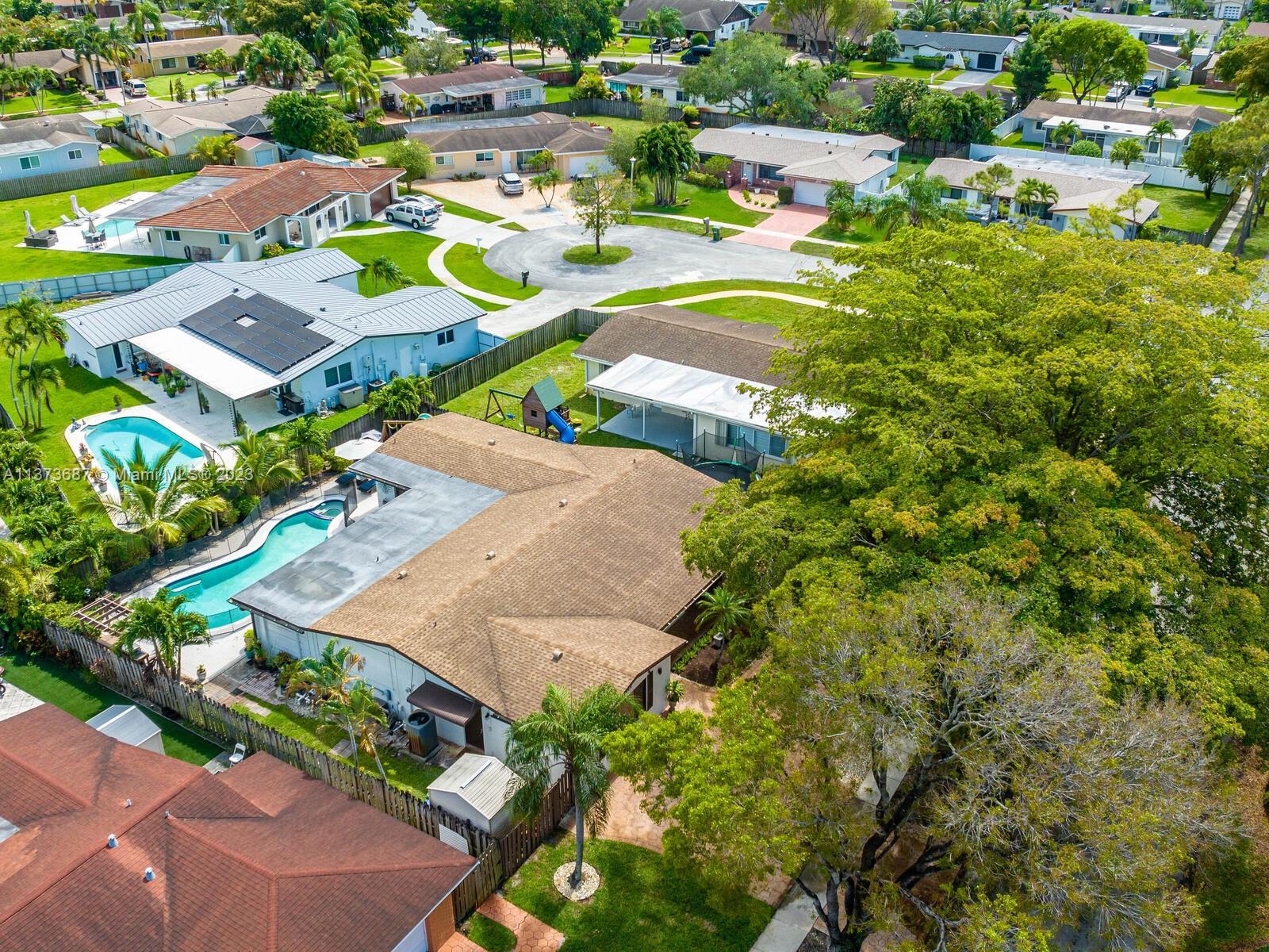 PEMBROKE LAKES SEC 6 - Residential