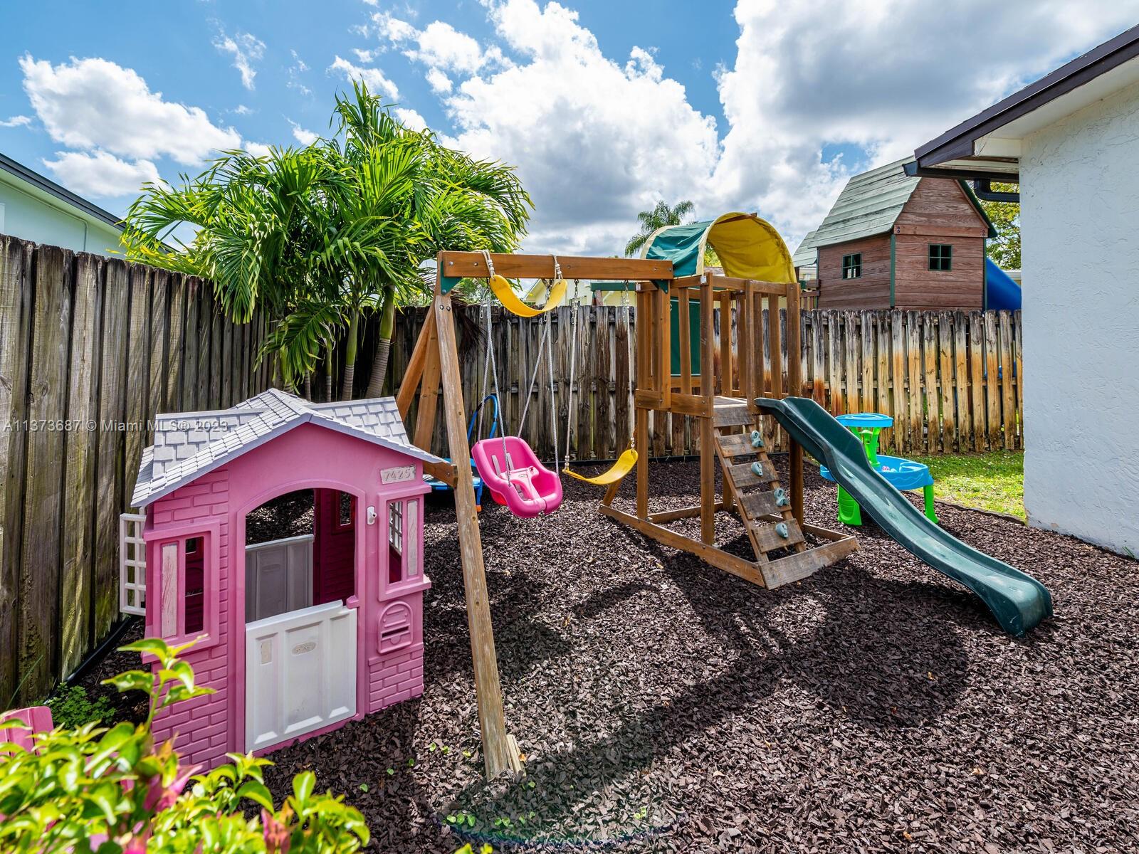 PEMBROKE LAKES SEC 6 - Residential