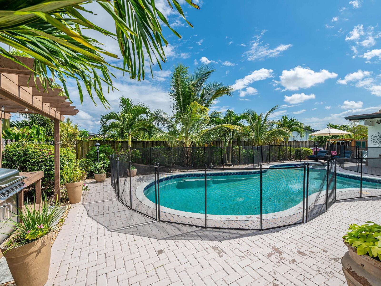 PEMBROKE LAKES SEC 6 - Residential