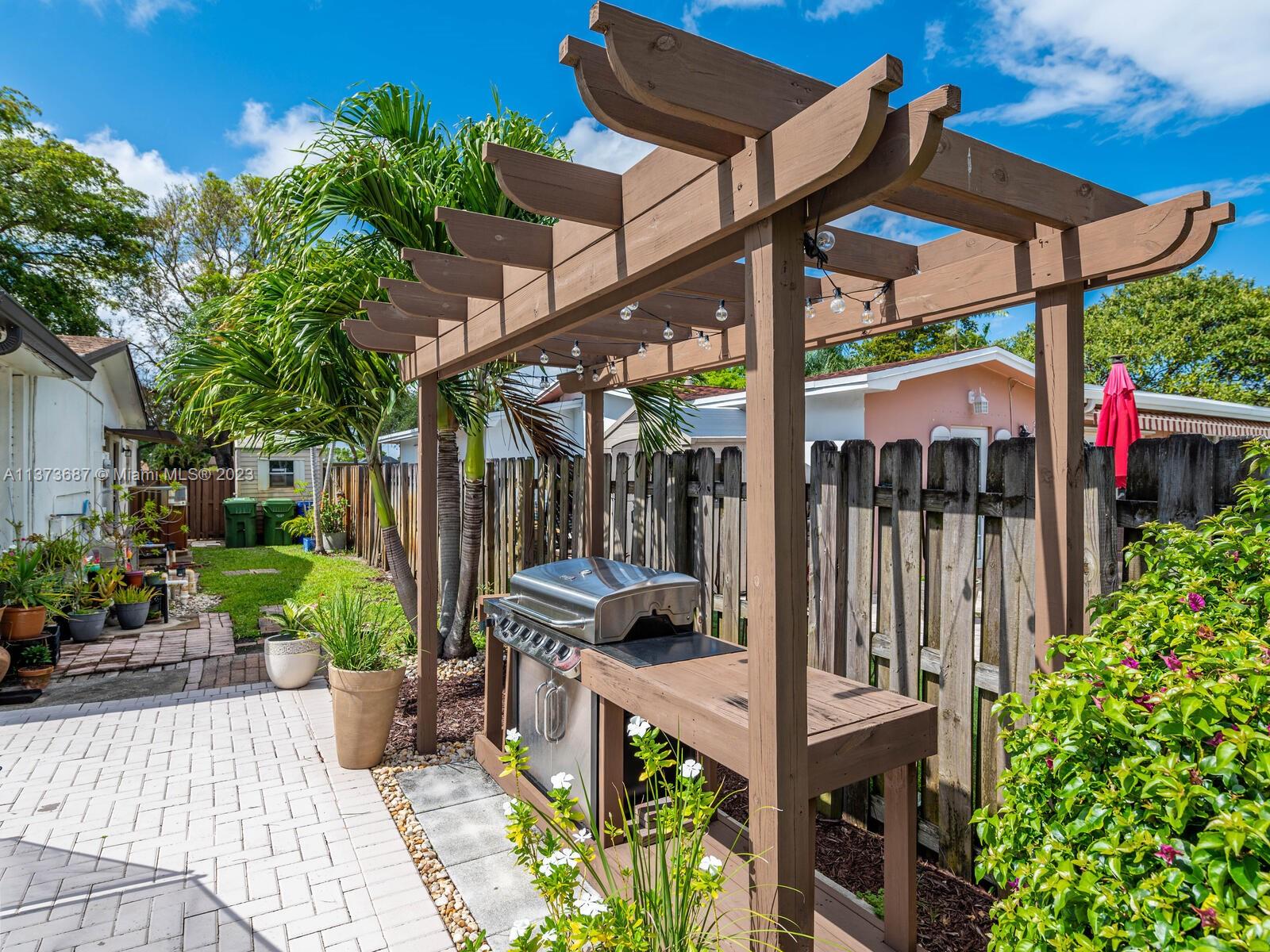 PEMBROKE LAKES SEC 6 - Residential