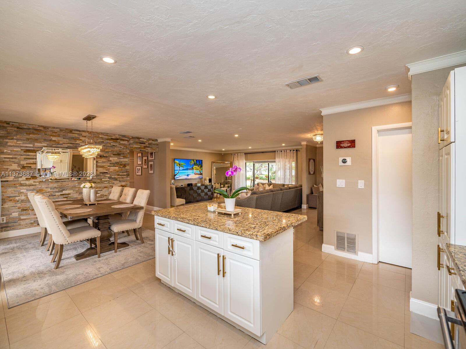 PEMBROKE LAKES SEC 6 - Residential