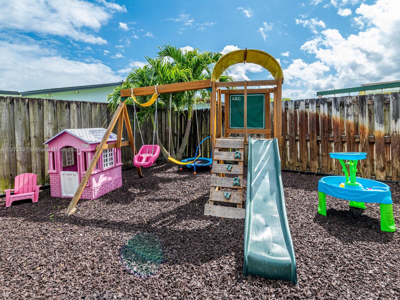 PEMBROKE LAKES SEC 6 - Residential