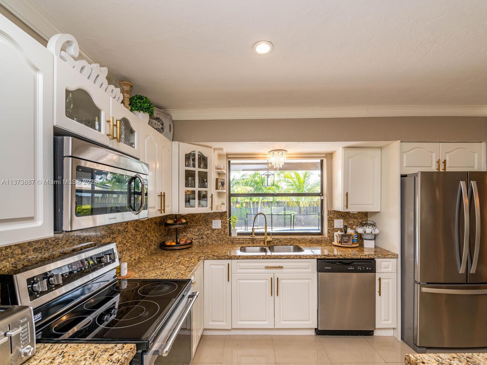 PEMBROKE LAKES SEC 6 - Residential