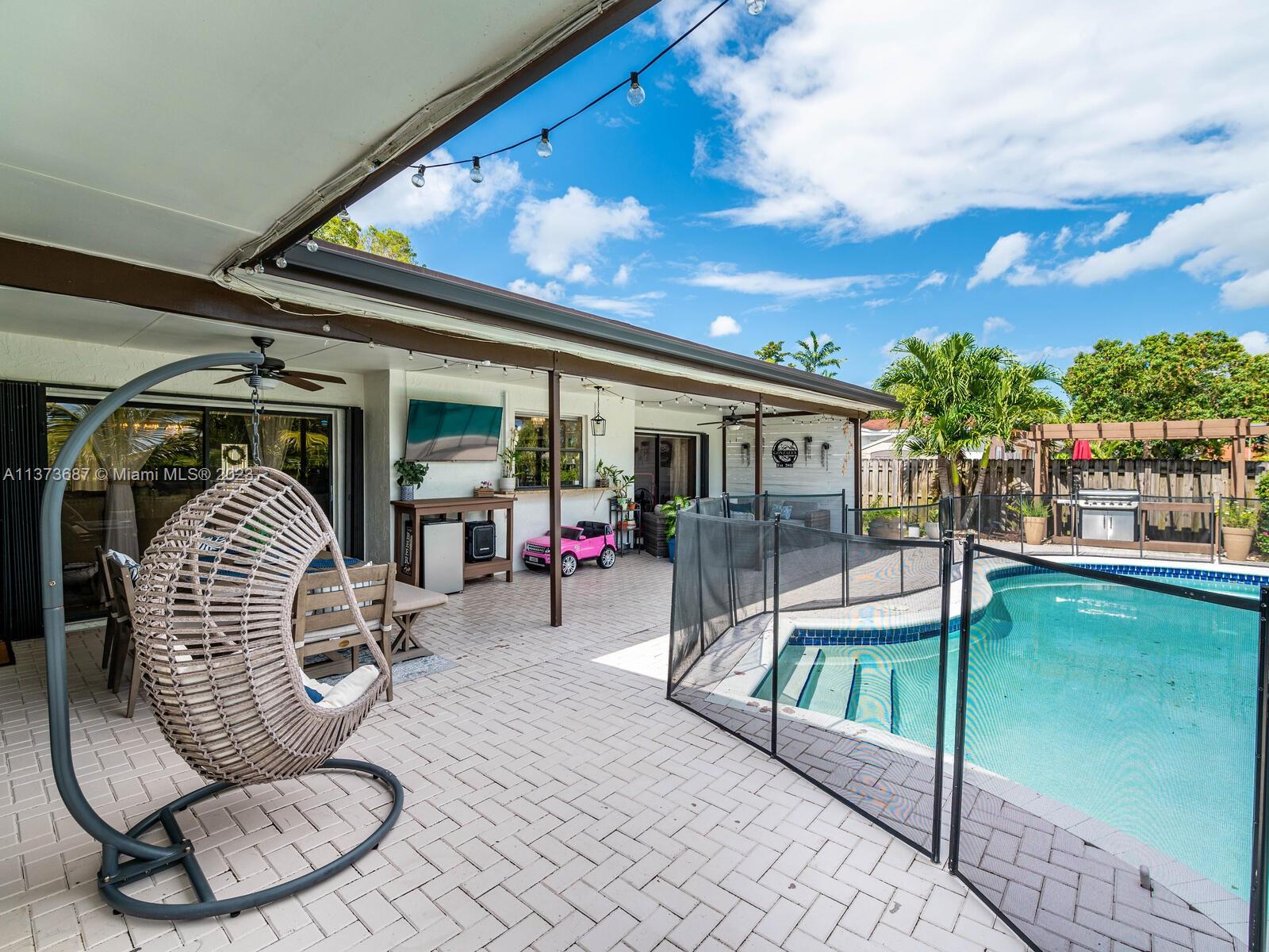 PEMBROKE LAKES SEC 6 - Residential