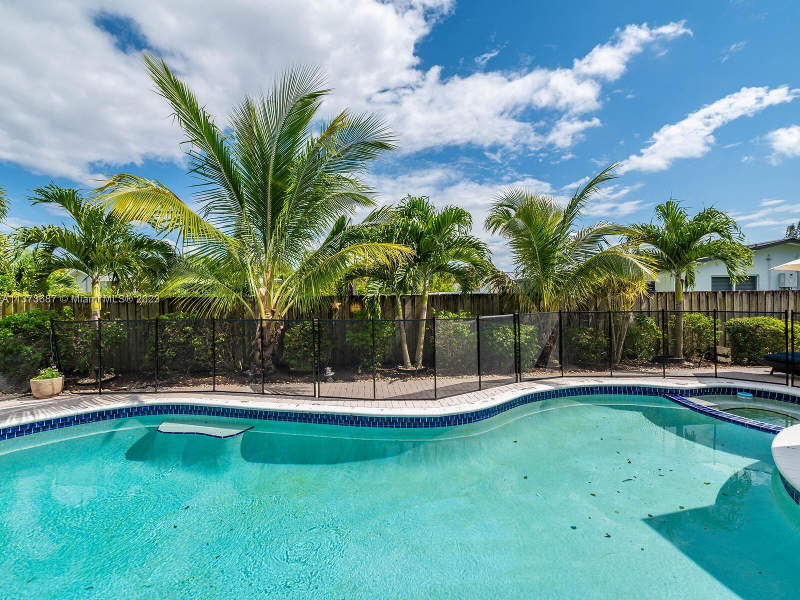 PEMBROKE LAKES SEC 6 - Residential