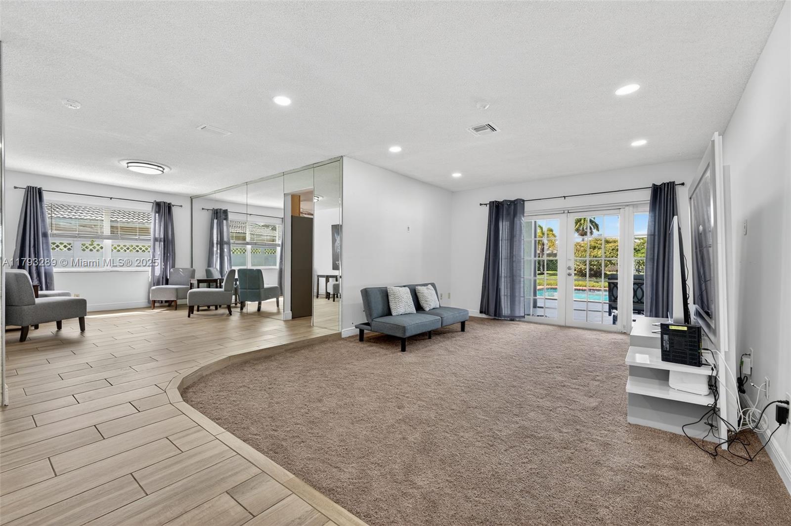 FOREST HILLS - Residential