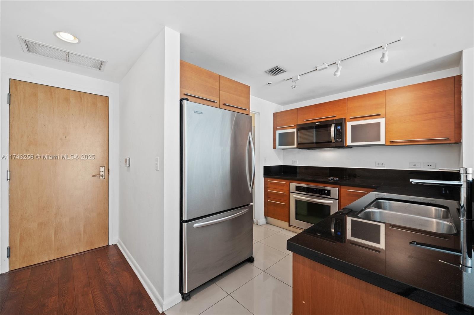 244 Biscayne Blvd 1609