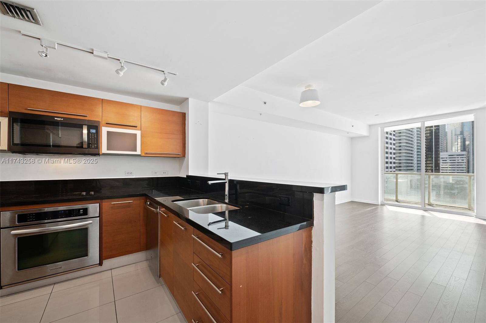 244 Biscayne Blvd 1609
