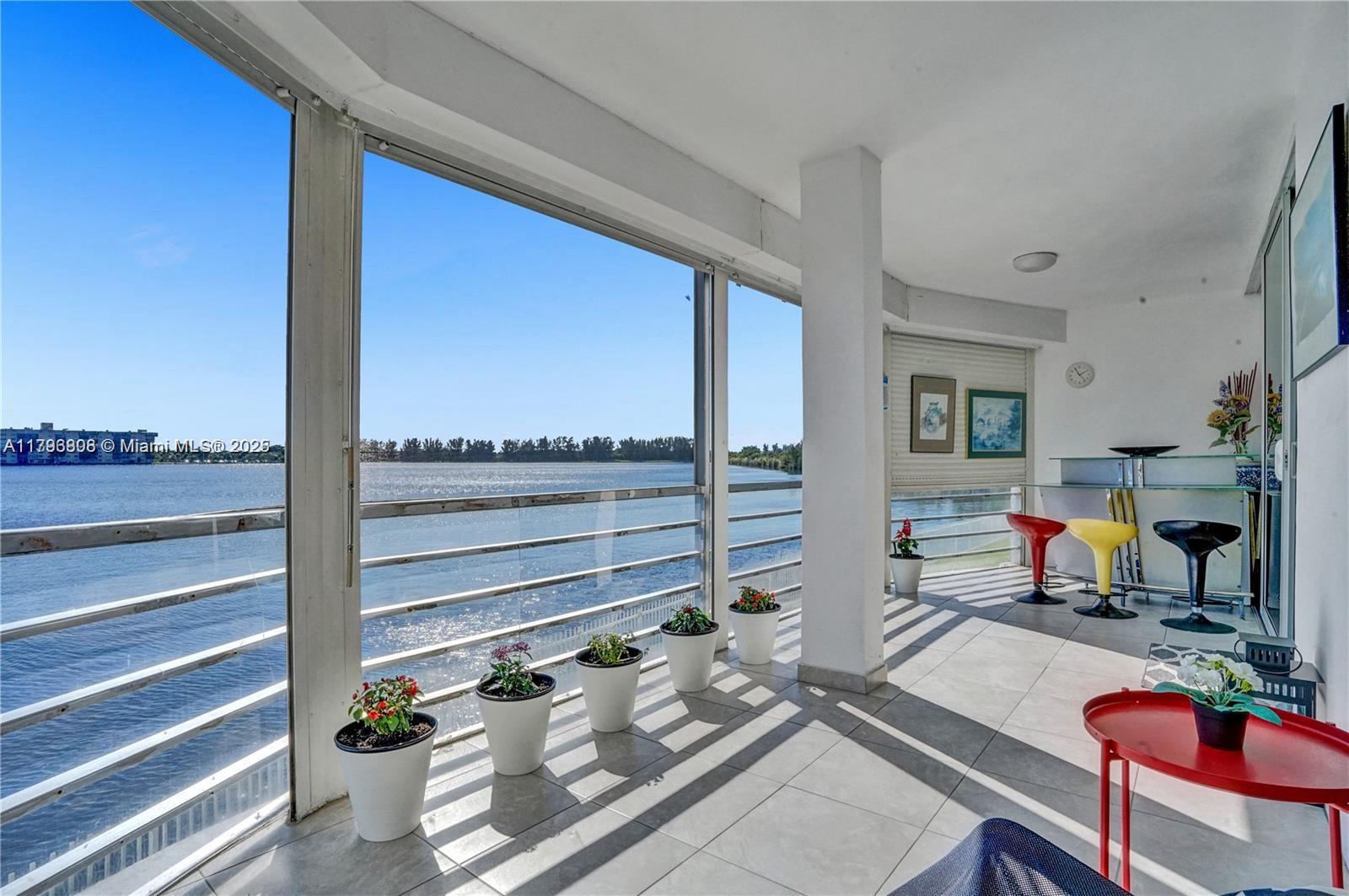 1000 Ne 191st St 21, Miami, Broward County, Florida - 2 Bedrooms  
2 Bathrooms - 