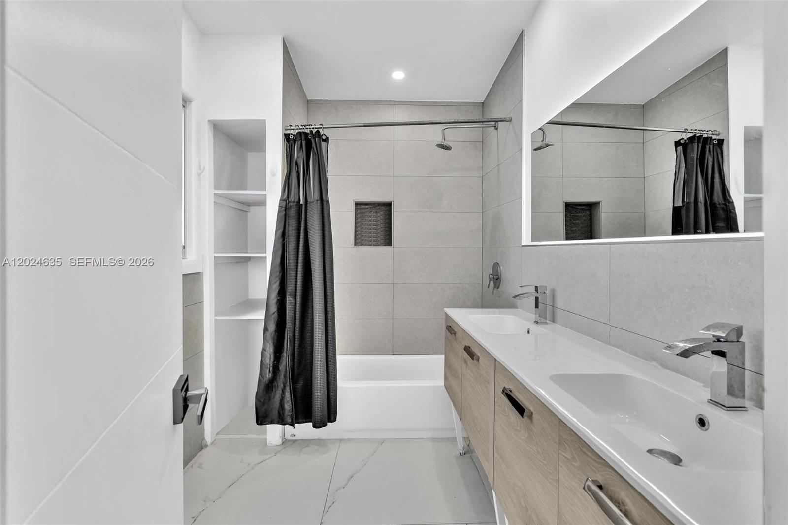 ALTOS DEL MAR NO 5 - Residential Lease