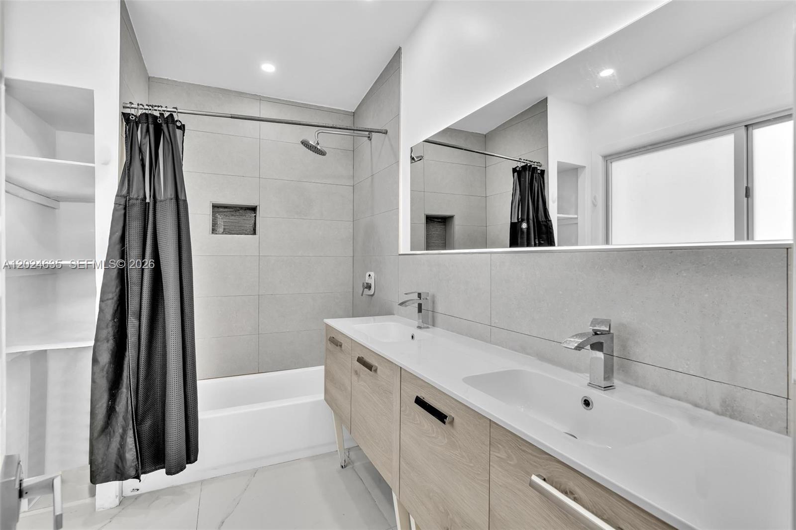 ALTOS DEL MAR NO 5 - Residential Lease