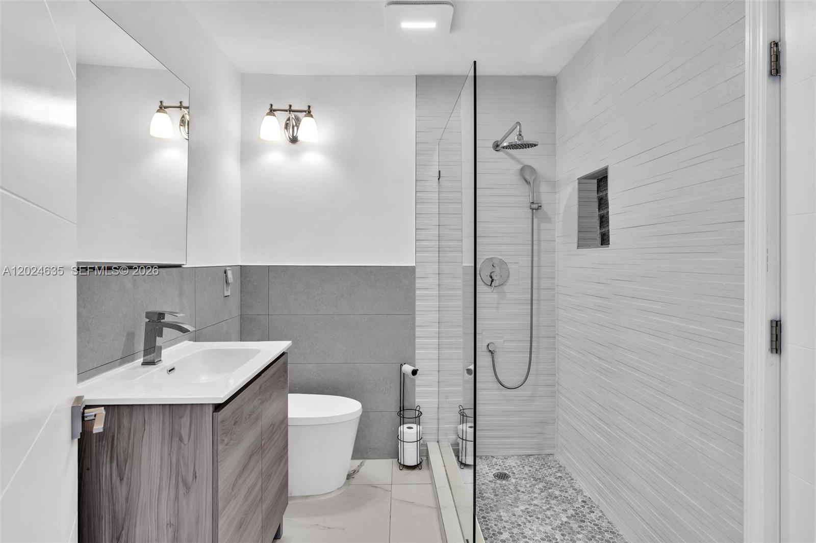 ALTOS DEL MAR NO 5 - Residential Lease