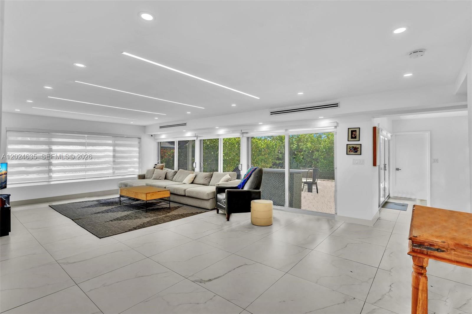ALTOS DEL MAR NO 5 - Residential Lease