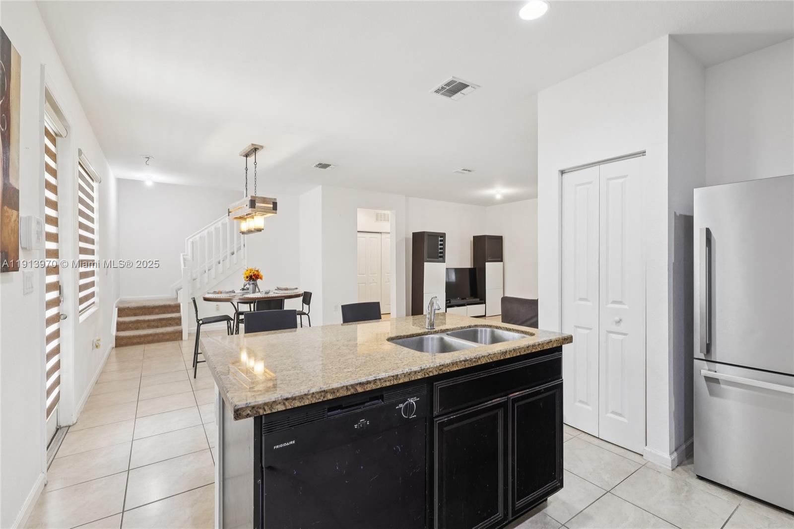 SUMMERVILLE SUB - Residential Lease