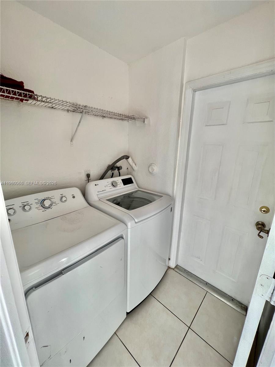 CENTURY BREEZE - Residential Lease